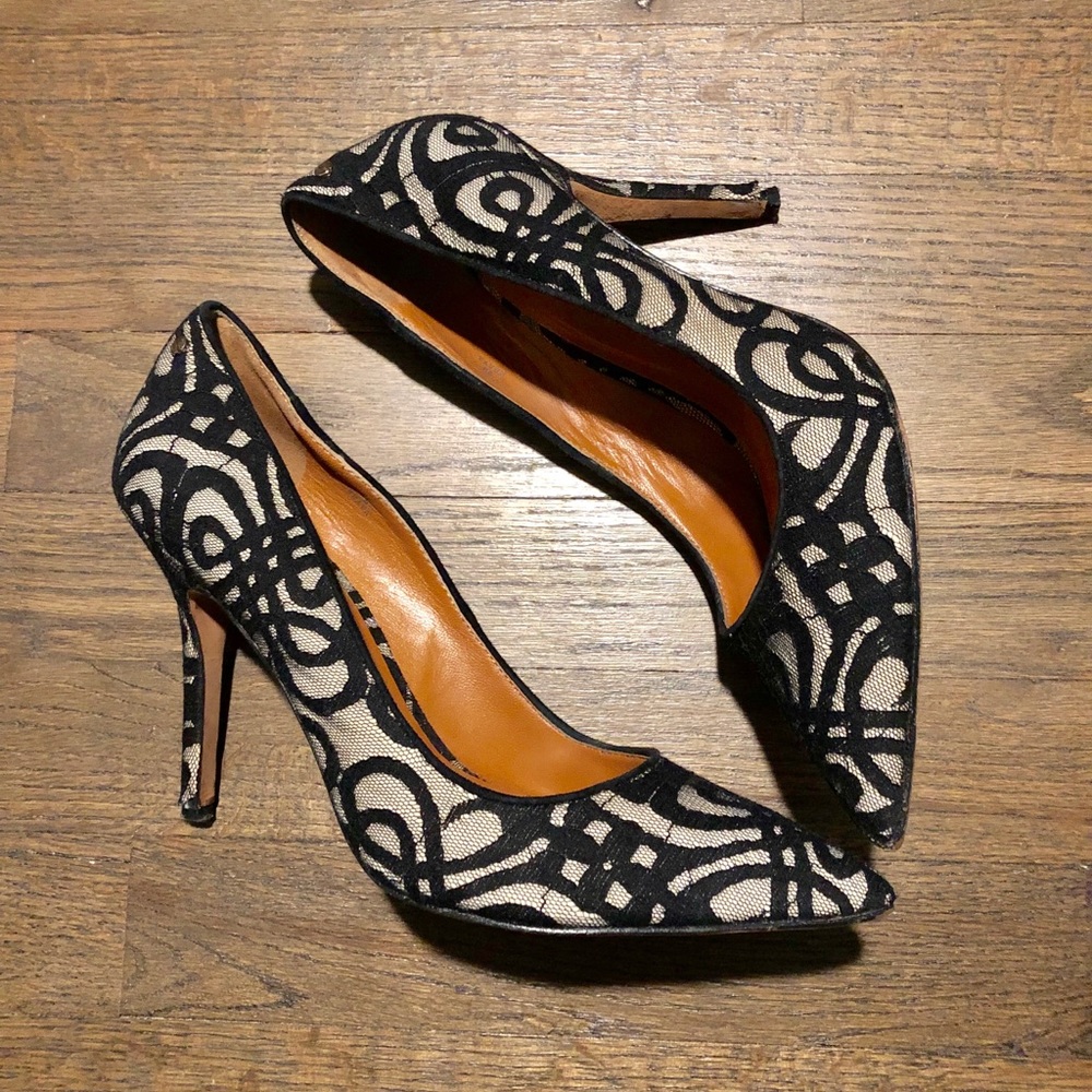 Rachel Roy Lace Pattern Pump Size 9